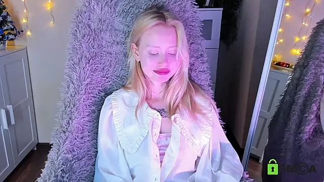 Snapshot of MalenaErnman chatting on 12-27-24, 01:28 MalenaErnman online show from 12-27-24, 01:28