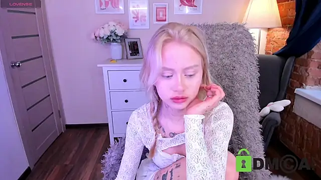 Snapshot of MalenaErnman chatting on 02-28-25, 10:30 MalenaErnman online show from 02-28-25, 10:30