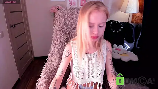Snapshot of MalenaErnman chatting on 03-19-25, 10:44 MalenaErnman online show from 03-19-25, 10:44