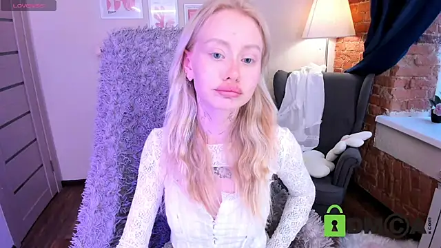 Snapshot of MalenaErnman chatting on 02-28-25, 01:36 MalenaErnman online show from 02-28-25, 01:36