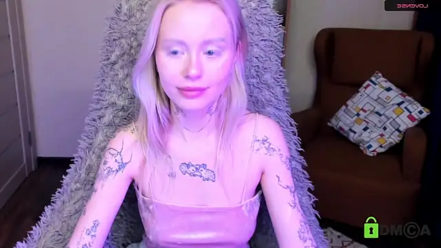 Snapshot of MalenaErnman chatting on 12-22-24, 11:11 MalenaErnman online show from 12-22-24, 11:11