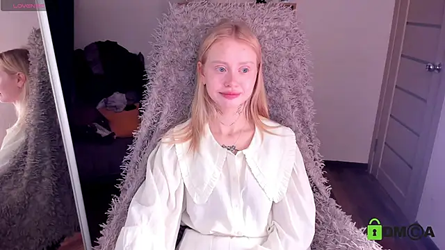 Snapshot of MalenaErnman chatting on 01-16-25, 10:32 MalenaErnman online show from 01-16-25, 10:32