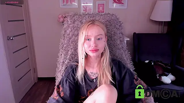 Snapshot of MalenaErnman chatting on 03-21-25, 10:39 MalenaErnman online show from 03-21-25, 10:39
