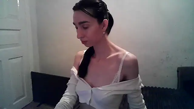 ElizaSwon online show from 11-05-25, 04:54