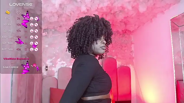 Snapshot of puca_ebony chatting on 05-19-26, 01:56 puca ebony online show from 05-19-26, 01:56