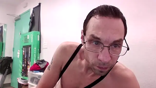 Iliketocooksquirt25 online show from 05-05-26, 11:52