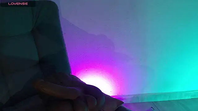 Ari-Hall online show from 10-10-25, 01:17