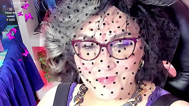 cataleya mom online show from 10-31-25, 10:49