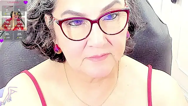 Snapshot of cataleya_mom chatting on 07-21-26, 04:14 cataleya mom online show from 07-21-26, 04:14