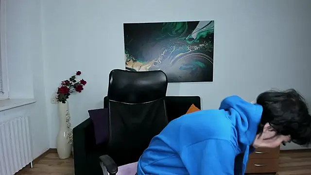 Silvia Wallec online show from 09-28-25, 05:53