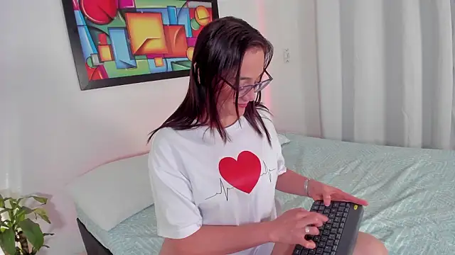 Jessica Herrera  online show from 03-24-26, 10:21