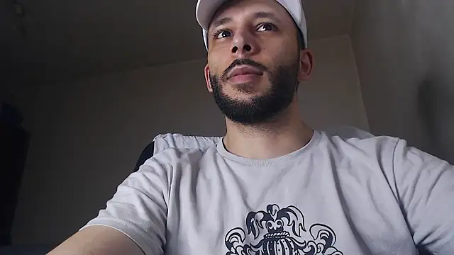 Snapshot of henryaxe chatting on 06-25-26, 03:17 henryaxe online show from 06-25-26, 03:17