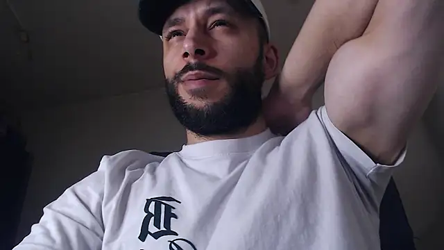 Snapshot of henryaxe chatting on 06-19-26, 01:17 henryaxe online show from 06-19-26, 01:17