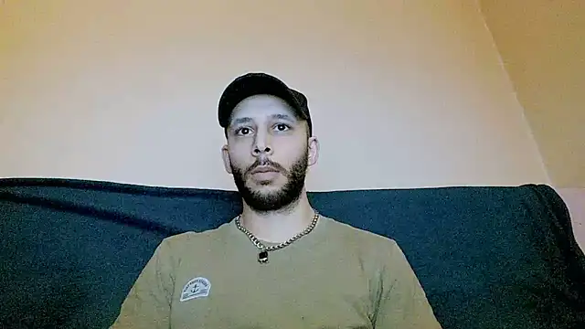 Snapshot of henryaxe chatting on 02-25-25, 12:14 henryaxe online show from 02-25-25, 12:14