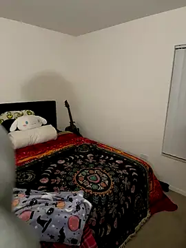 Snapshot of ketarisenup chatting on 11-17-25, 12:47 ketarisenup online show from 11-17-25, 12:47