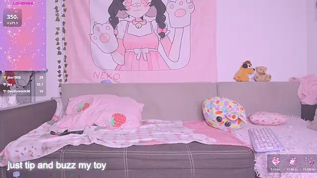 Freakcute  online show from 10-20-25, 06:19