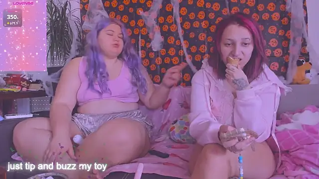 Freakcute  online show from 10-24-25, 10:14