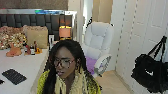 IsseyMz online show from 02-06-25, 04:10