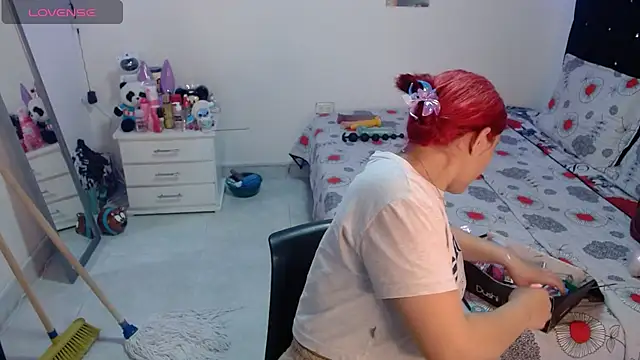 Snapshot of soniafuckboobs chatting on 05-14-26, 12:24 soniafuckboobs online show from 05-14-26, 12:24