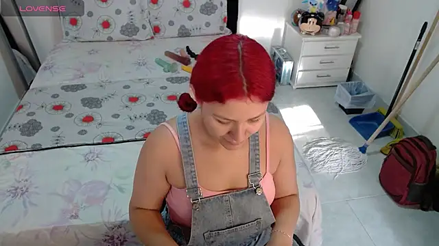Snapshot of soniafuckboobs chatting on 04-27-26, 12:25 soniafuckboobs online show from 04-27-26, 12:25
