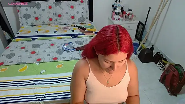 Snapshot of soniafuckboobs chatting on 05-11-26, 12:28 soniafuckboobs online show from 05-11-26, 12:28