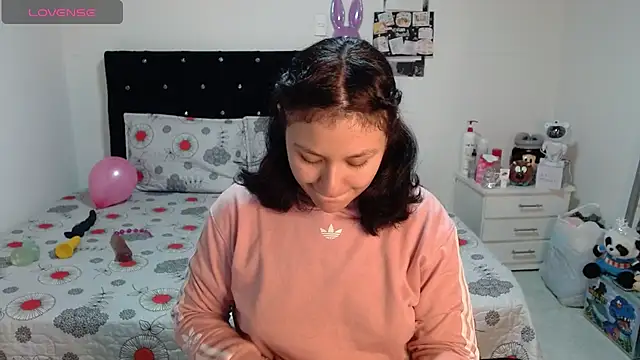 Snapshot of soniafuckboobs chatting on 04-17-26, 12:19 soniafuckboobs online show from 04-17-26, 12:19