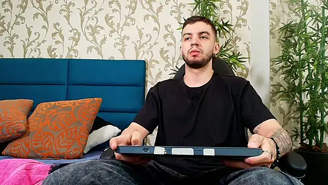 Snapshot of Michael_magno chatting on 07-16-26, 04:26 Michael magno online show from 07-16-26, 04:26