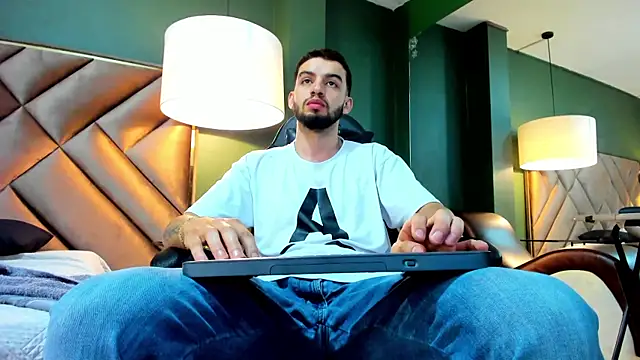 Michael magno online show from 10-16-25, 08:39