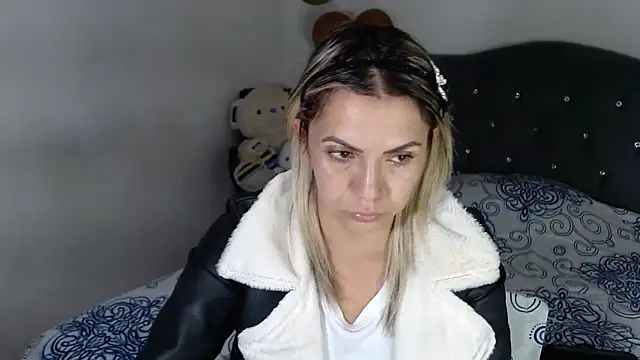 Snapshot of Chantal_hott chatting on 02-18-26, 10:06 Chantal hott online show from 02-18-26, 10:06