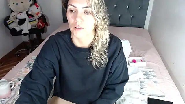 Snapshot of Chantal_hott chatting on 02-26-26, 08:53 Chantal hott online show from 02-26-26, 08:53