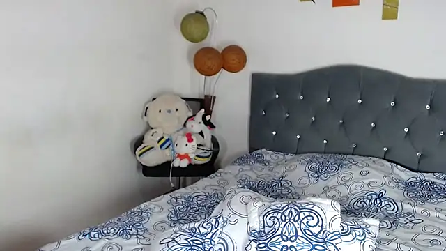 Snapshot of Chantal_hott chatting on 02-19-26, 08:39 Chantal hott online show from 02-19-26, 08:39