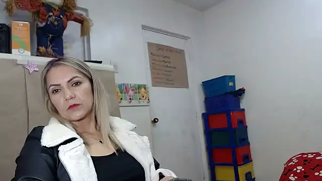 Snapshot of Chantal_hott chatting on 01-12-26, 06:58 Chantal hott online show from 01-12-26, 06:58