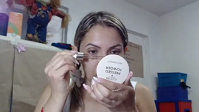 Snapshot of Chantal_hott chatting on 01-15-26, 03:26 Chantal hott online show from 01-15-26, 03:26