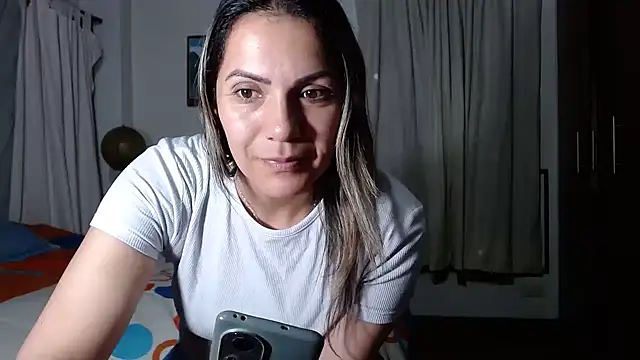 Snapshot of Chantal_hott chatting on 10-27-25, 12:55 Chantal hott online show from 10-27-25, 12:55