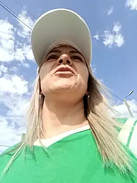 Snapshot of Chantal_hott chatting on 12-22-25, 07:36 Chantal hott online show from 12-22-25, 07:36