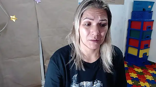 Snapshot of Chantal_hott chatting on 01-13-26, 04:33 Chantal hott online show from 01-13-26, 04:33