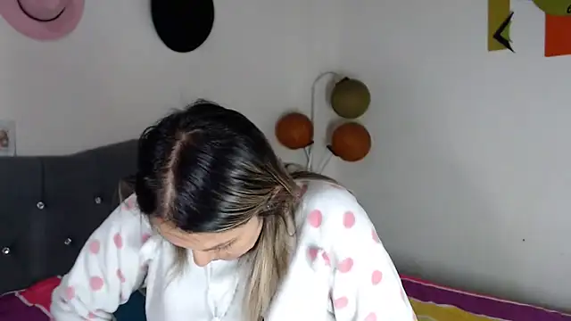 Snapshot of Chantal_hott chatting on 10-19-25, 02:20 Chantal hott online show from 10-19-25, 02:20