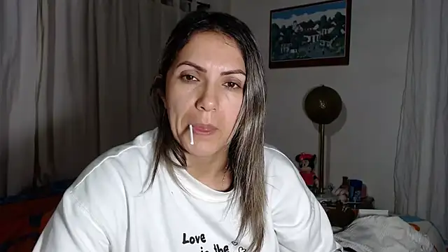 Snapshot of Chantal_hott chatting on 11-19-25, 01:27 Chantal hott online show from 11-19-25, 01:27