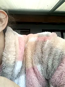 Snapshot of Chantal_hott chatting on 10-28-25, 04:50 Chantal hott online show from 10-28-25, 04:50