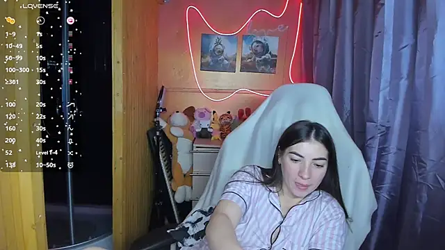 Fiery Brunette  online show from 02-28-25, 04:43