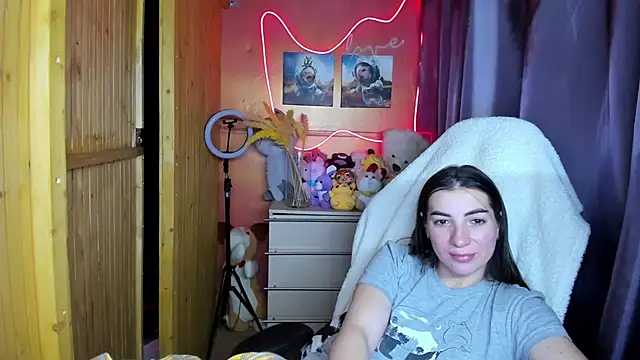 Fiery Brunette  online show from 11-29-25, 06:30