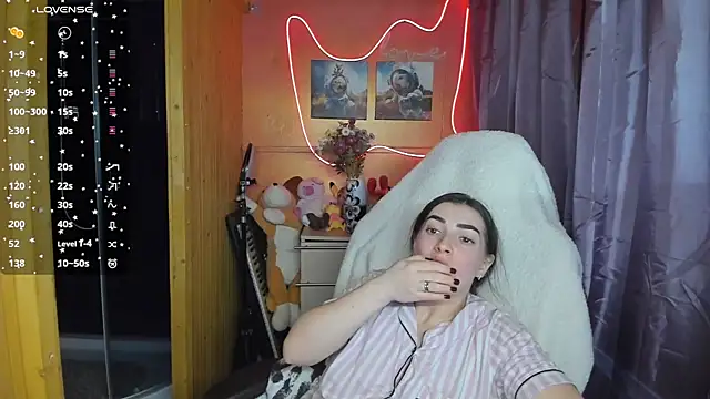 Fiery Brunette  online show from 03-20-25, 10:32