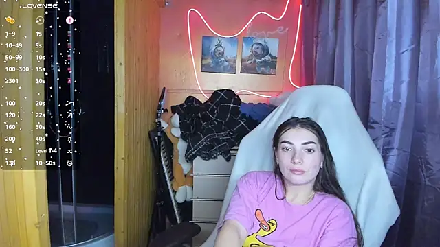 Fiery Brunette  online show from 03-04-25, 02:42