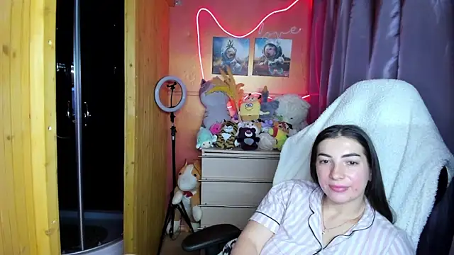 Fiery Brunette  online show from 03-24-26, 11:32