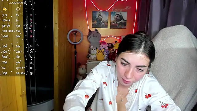 Fiery Brunette  online show from 09-29-25, 05:47