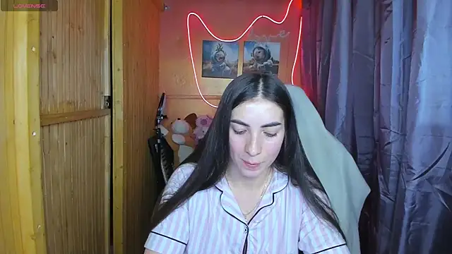 Fiery Brunette  online show from 02-20-25, 06:50