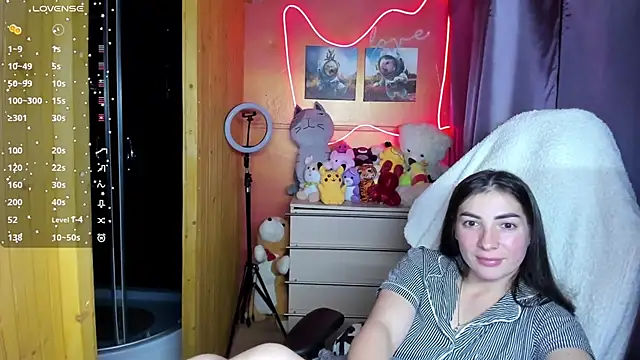 Fiery Brunette  online show from 11-05-25, 12:52