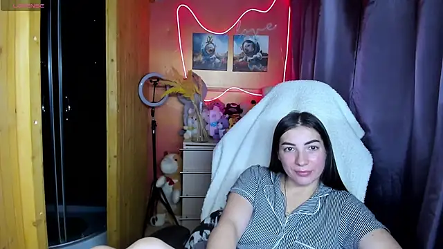 Fiery Brunette  online show from 11-29-25, 06:13