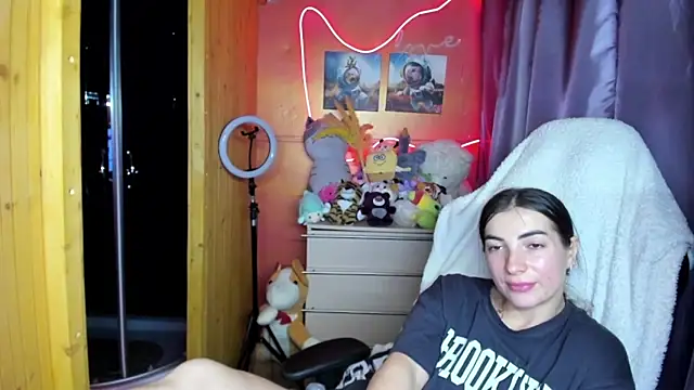 Snapshot of Fiery_Brunette_ chatting on 06-18-26, 12:32 Fiery Brunette online show from 06-18-26, 12:32