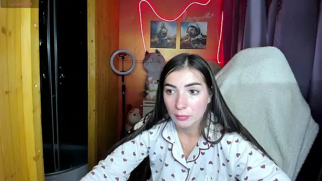 Fiery Brunette  online show from 10-01-25, 10:20